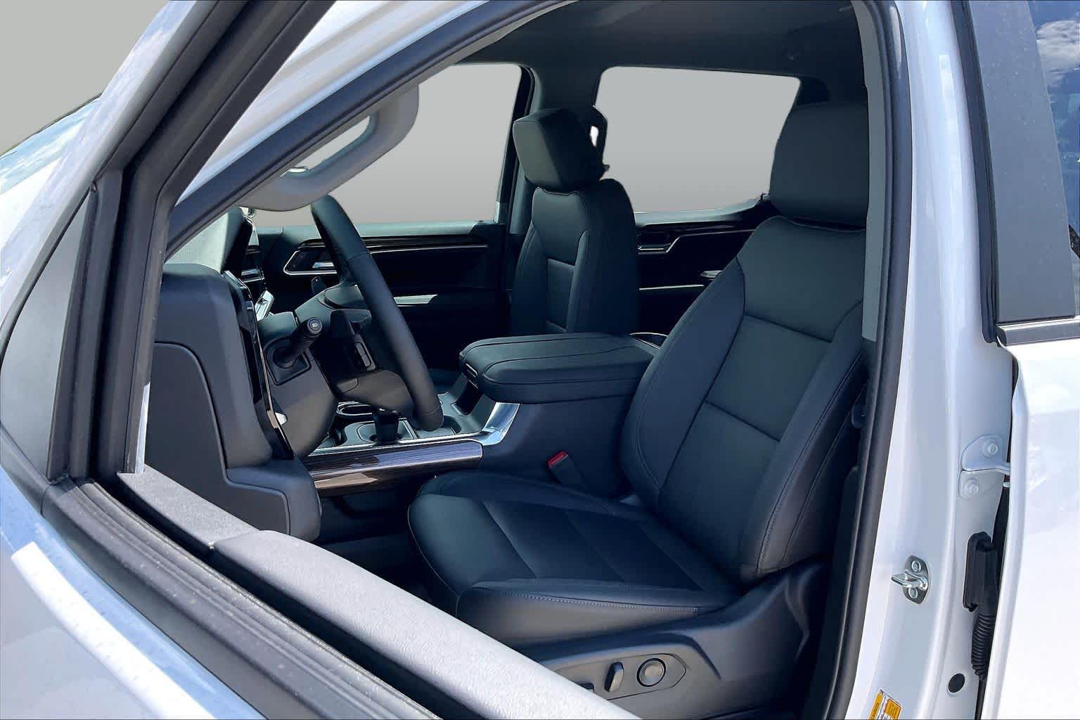 New 2026 Summit White Chevrolet LT image 10