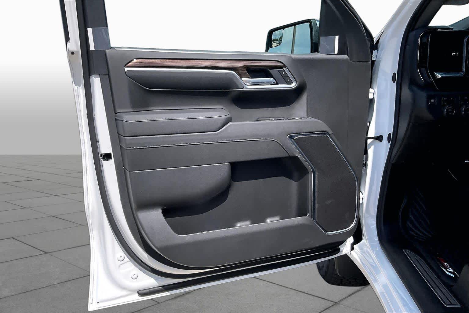 New 2026 Summit White Chevrolet LT image 11