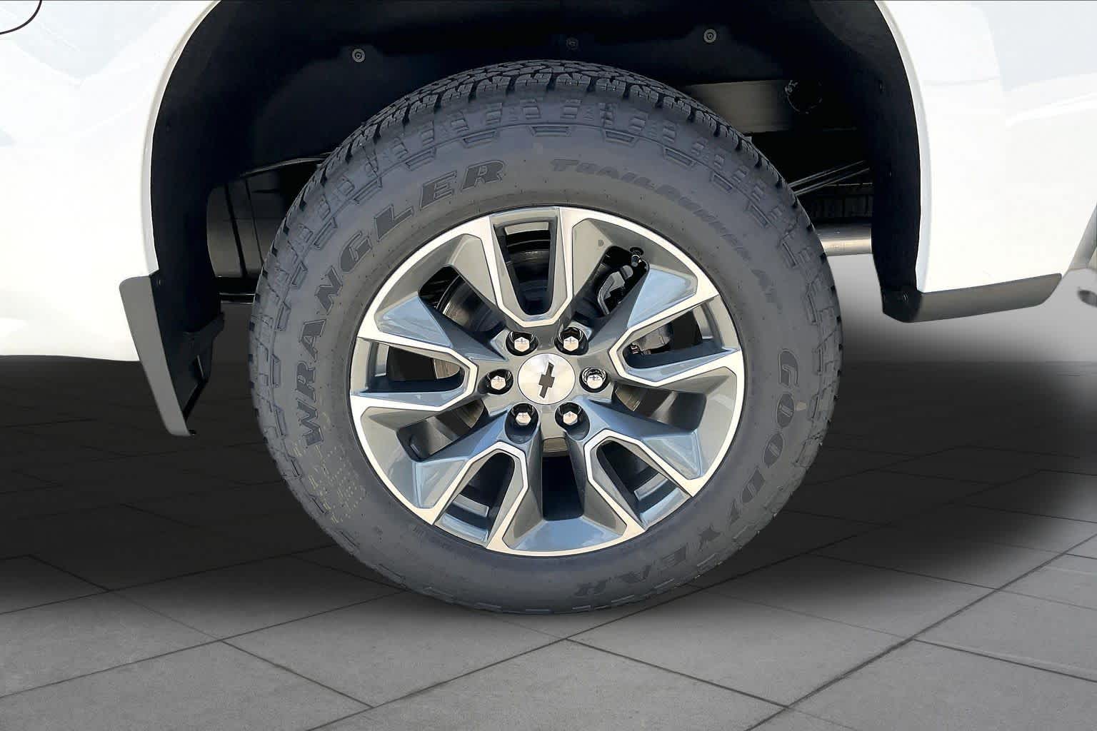 New 2026 Summit White Chevrolet LT image 12