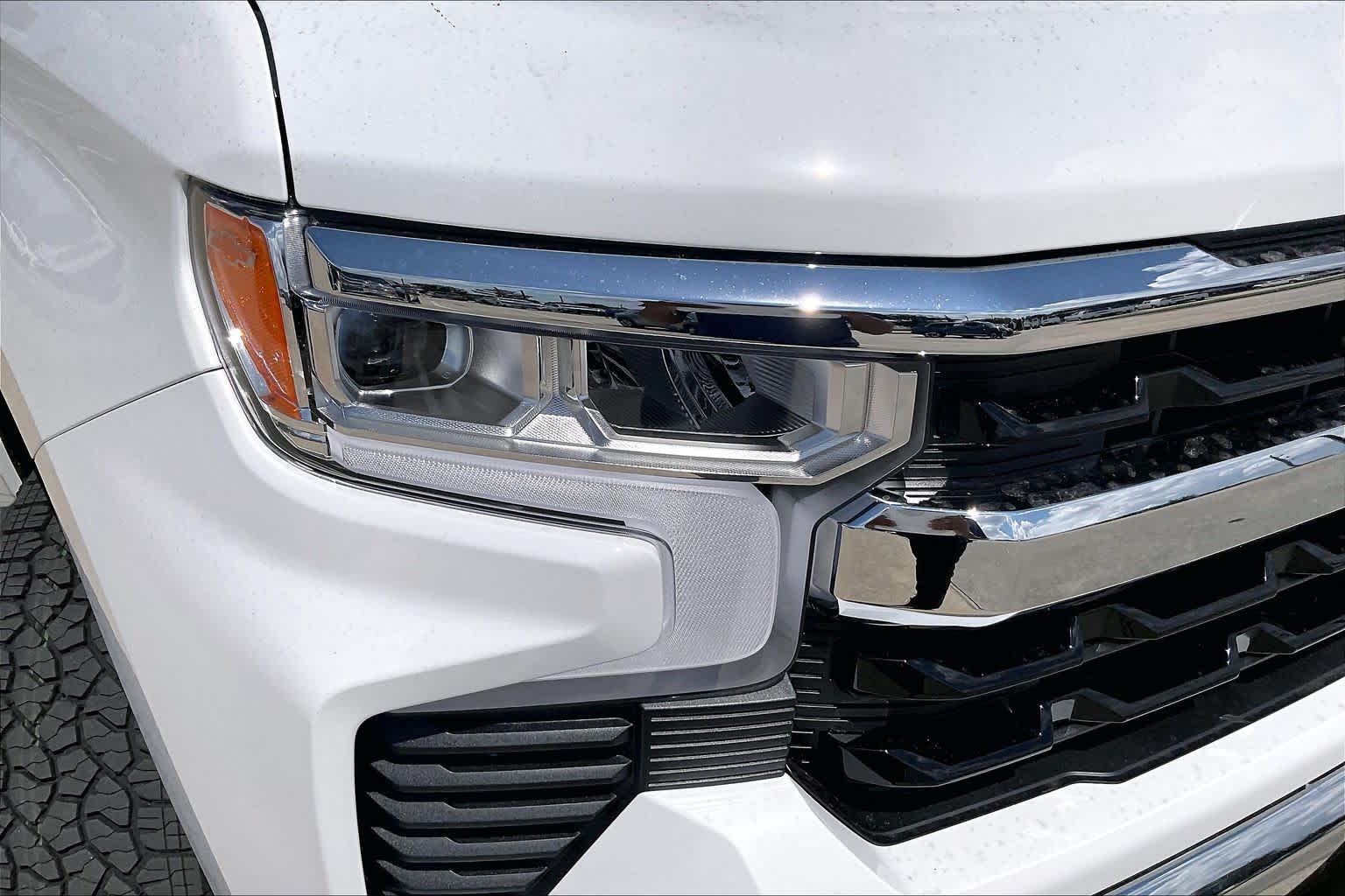 New 2026 Summit White Chevrolet LT image 13
