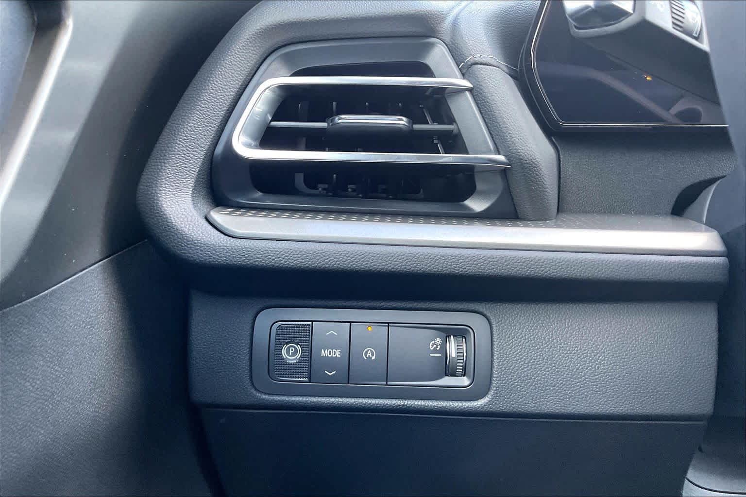 New 2027 Mosaic Black Metallic Chevrolet LT image 18