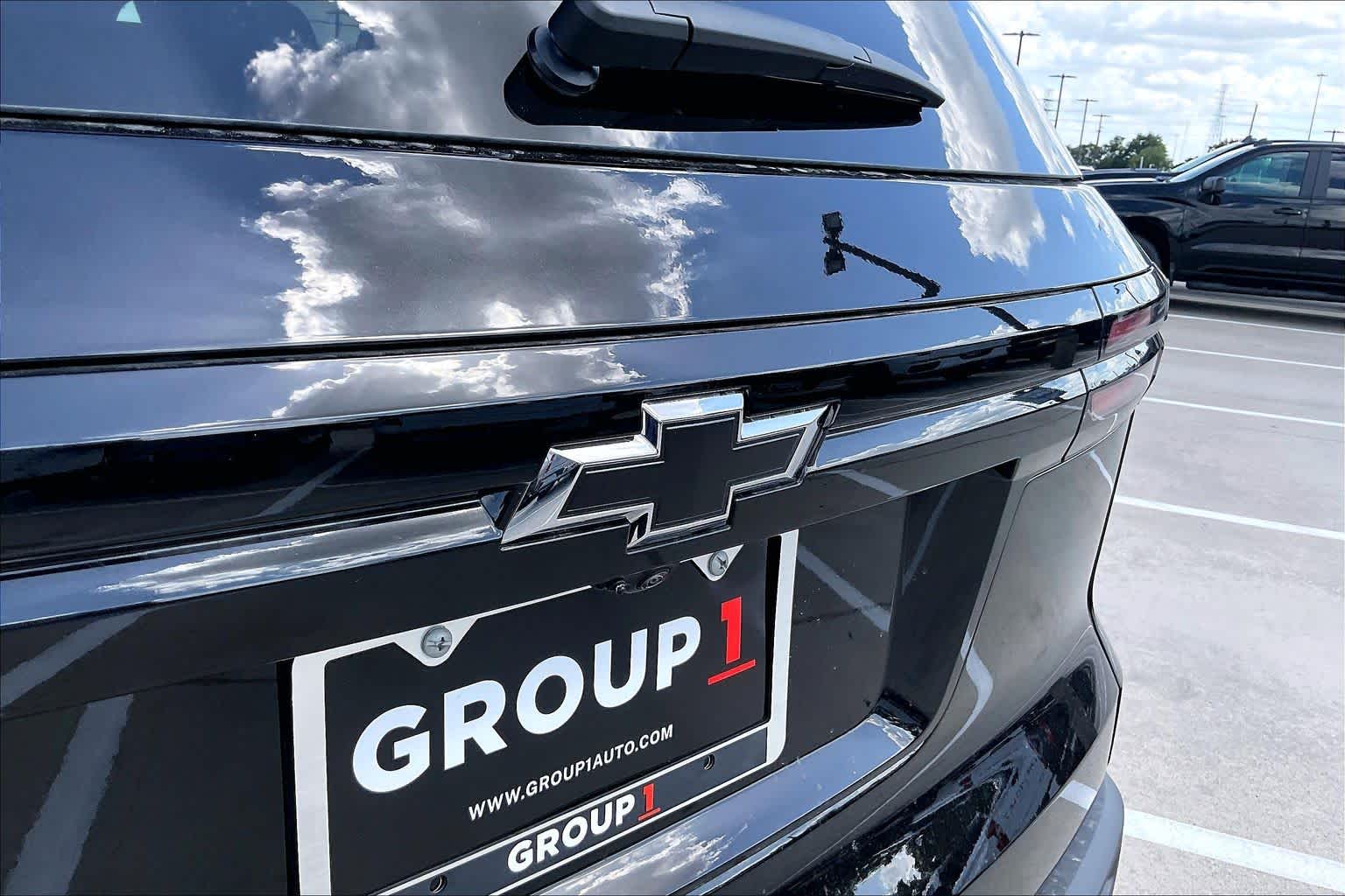 New 2027 Mosaic Black Metallic Chevrolet LT image 15