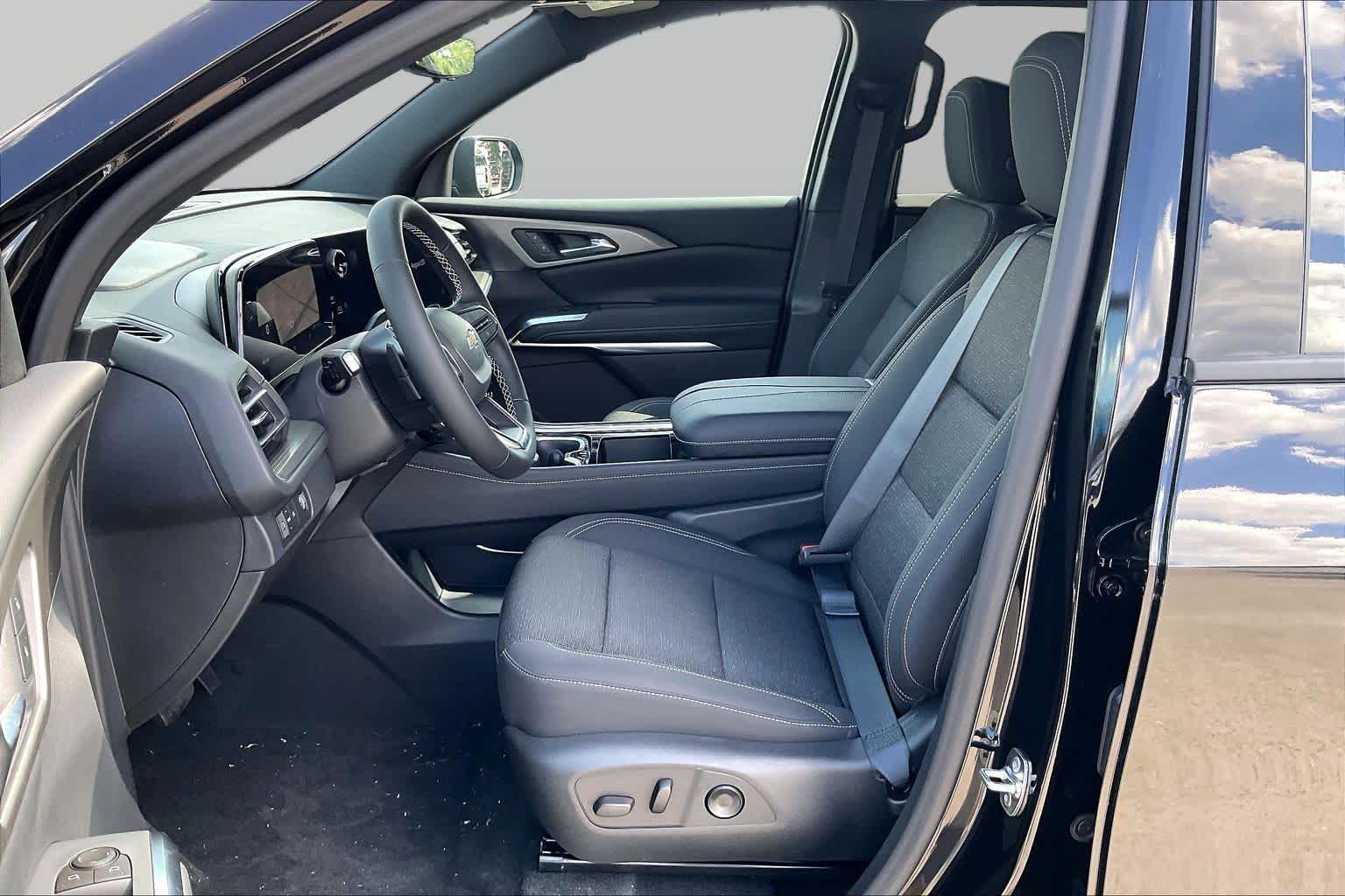 New 2027 Mosaic Black Metallic Chevrolet LT image 10