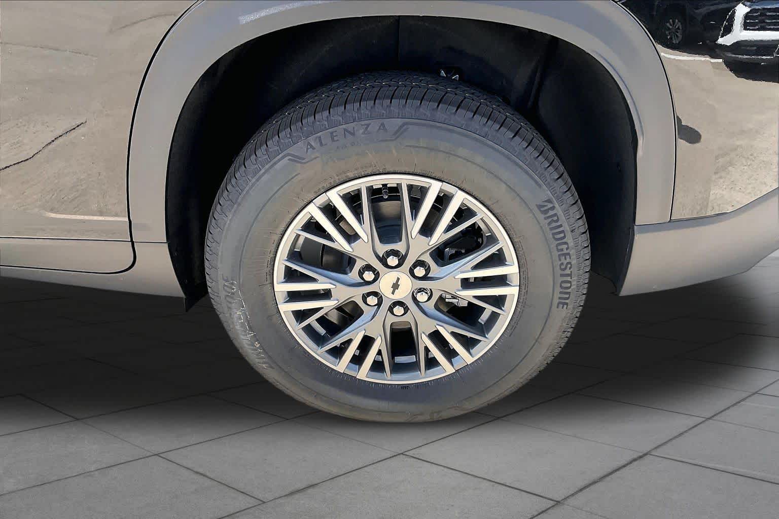 New 2027 Mosaic Black Metallic Chevrolet LT image 12