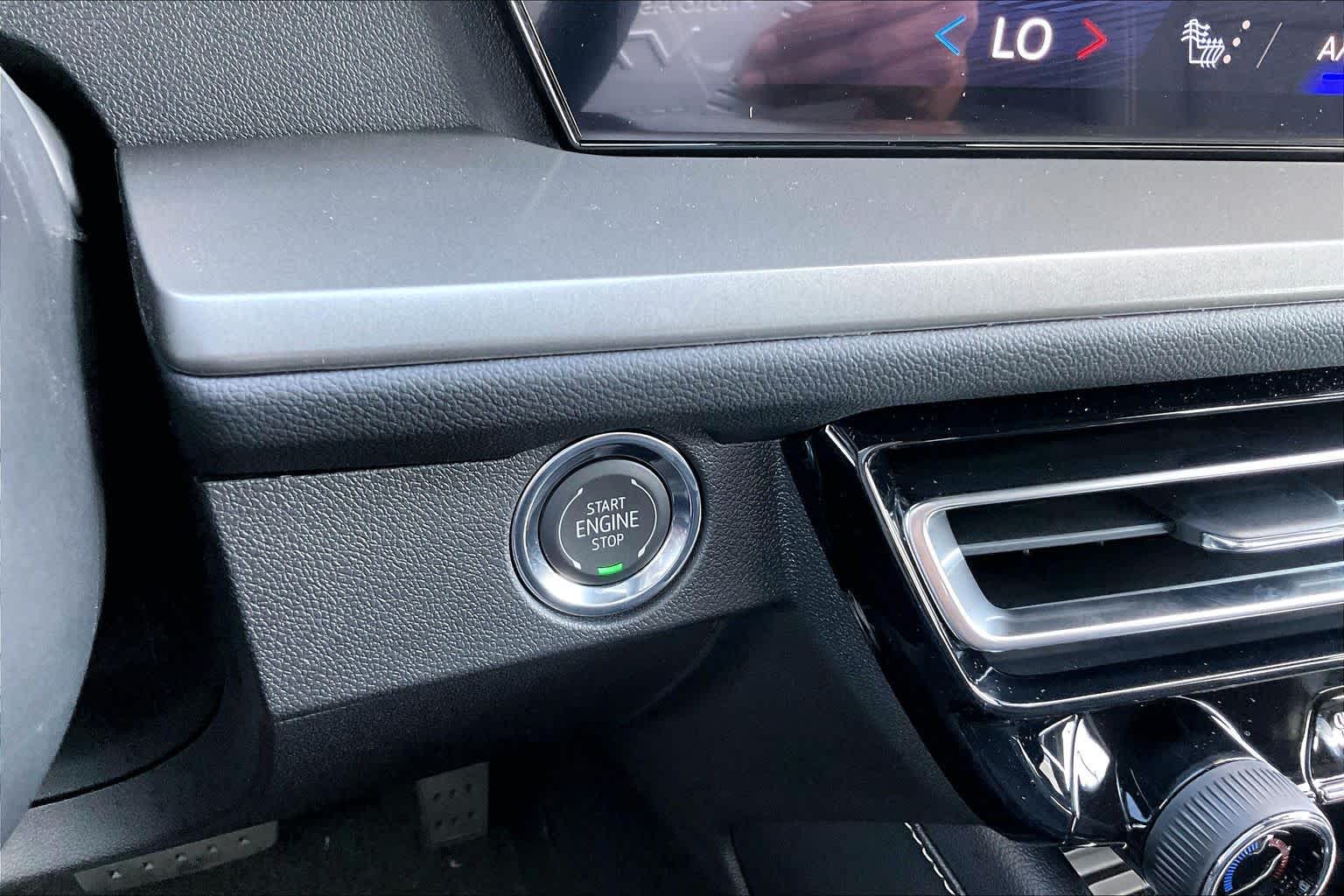 New 2027 Mosaic Black Metallic Chevrolet LT image 20