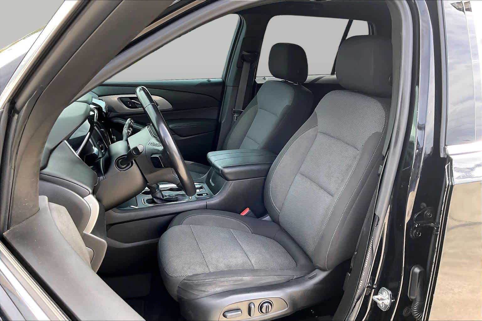 Used 2022 MOSAIC BLACK METALLIC Chevrolet LT Cloth image 6
