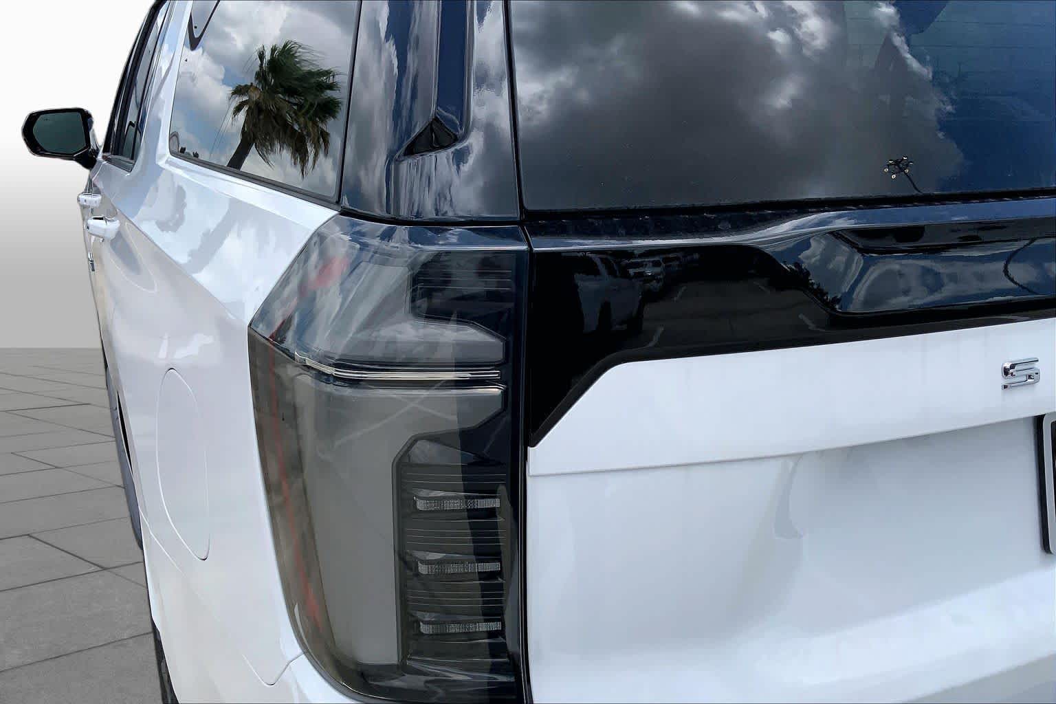 2026 Chevrolet Suburban LT - Photo 14