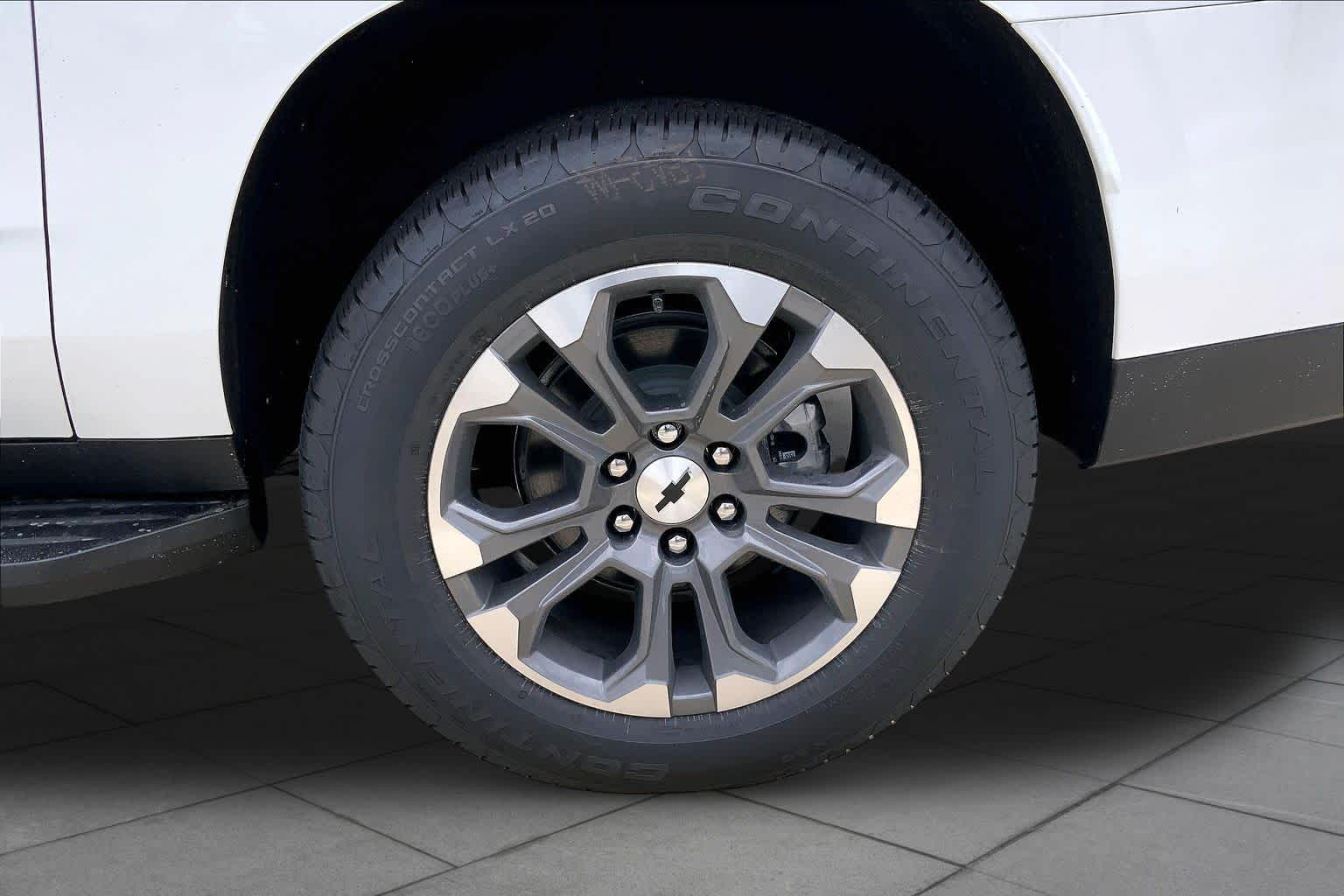 2026 Chevrolet Suburban LT - Photo 12