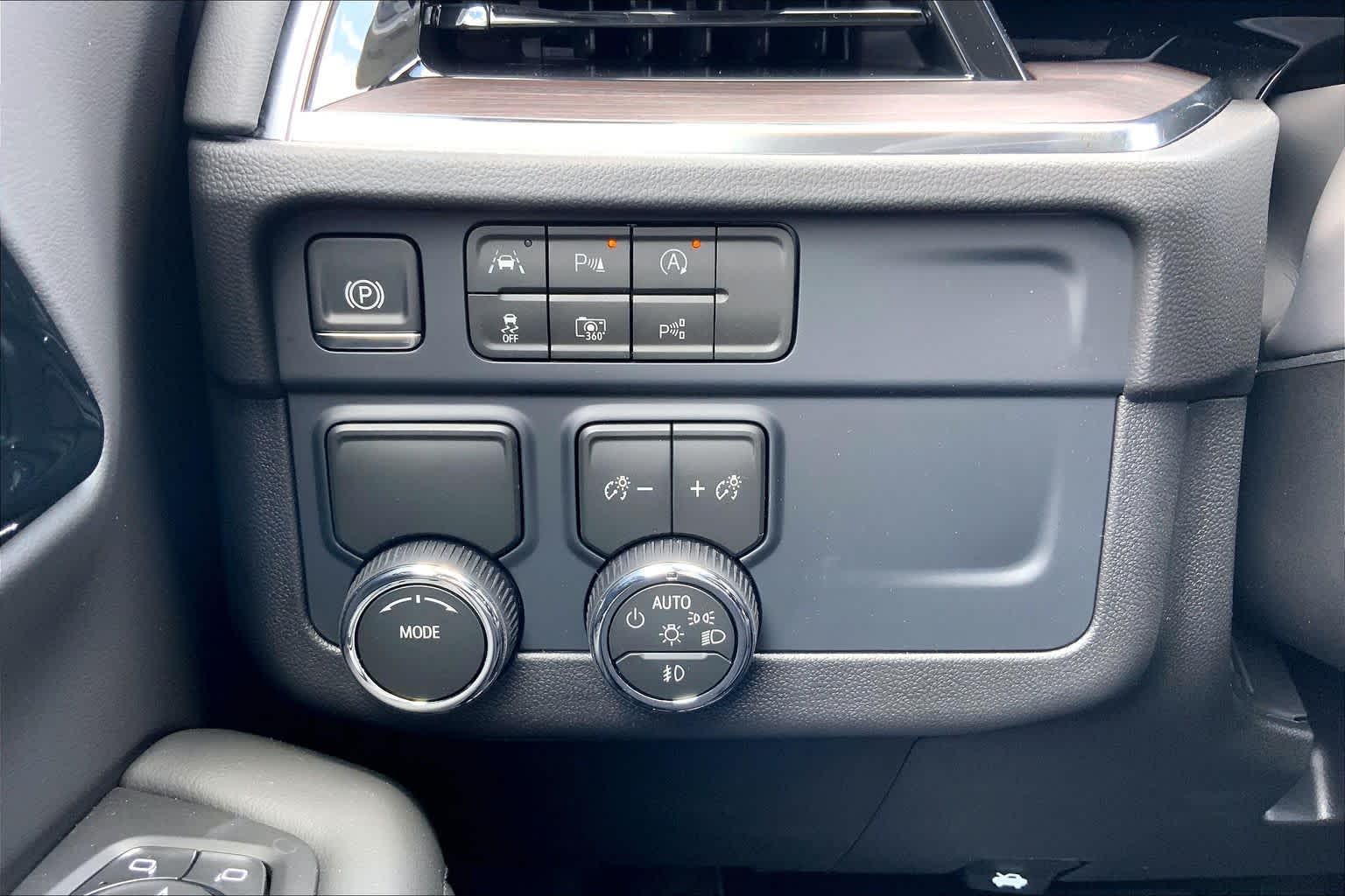 2026 Chevrolet Suburban LT - Photo 17