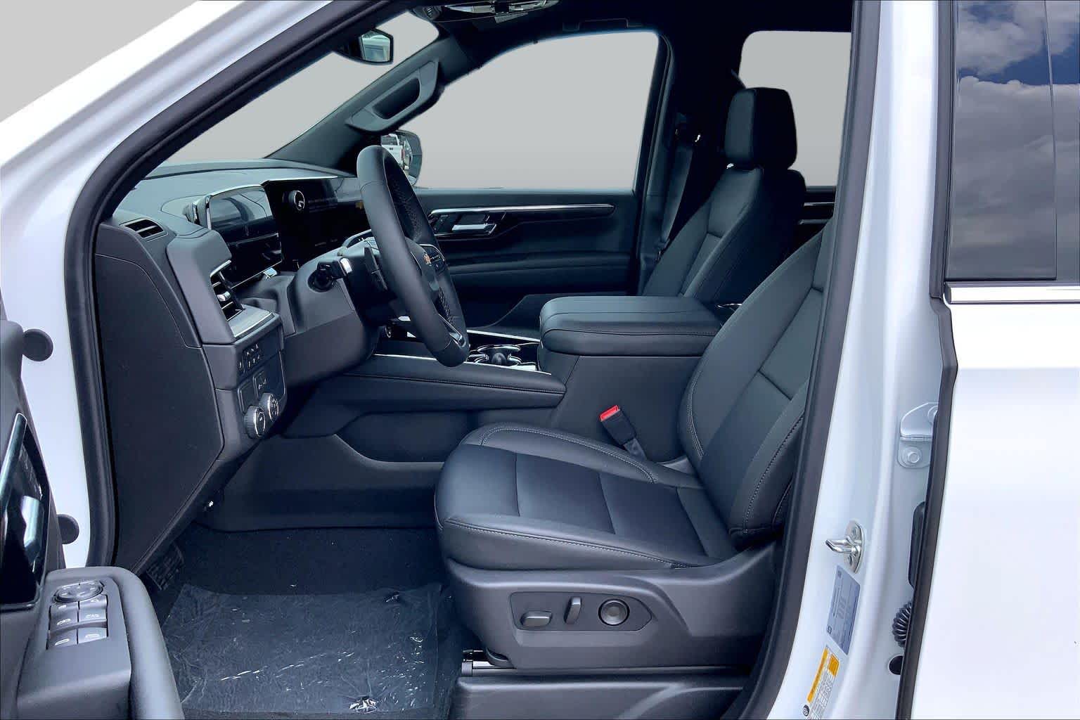 2026 Chevrolet Suburban LT - Photo 10