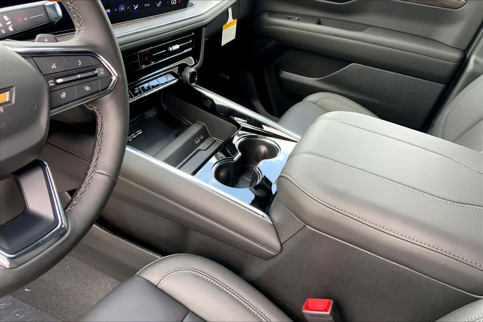 2026 Chevrolet Suburban LT - Photo 8