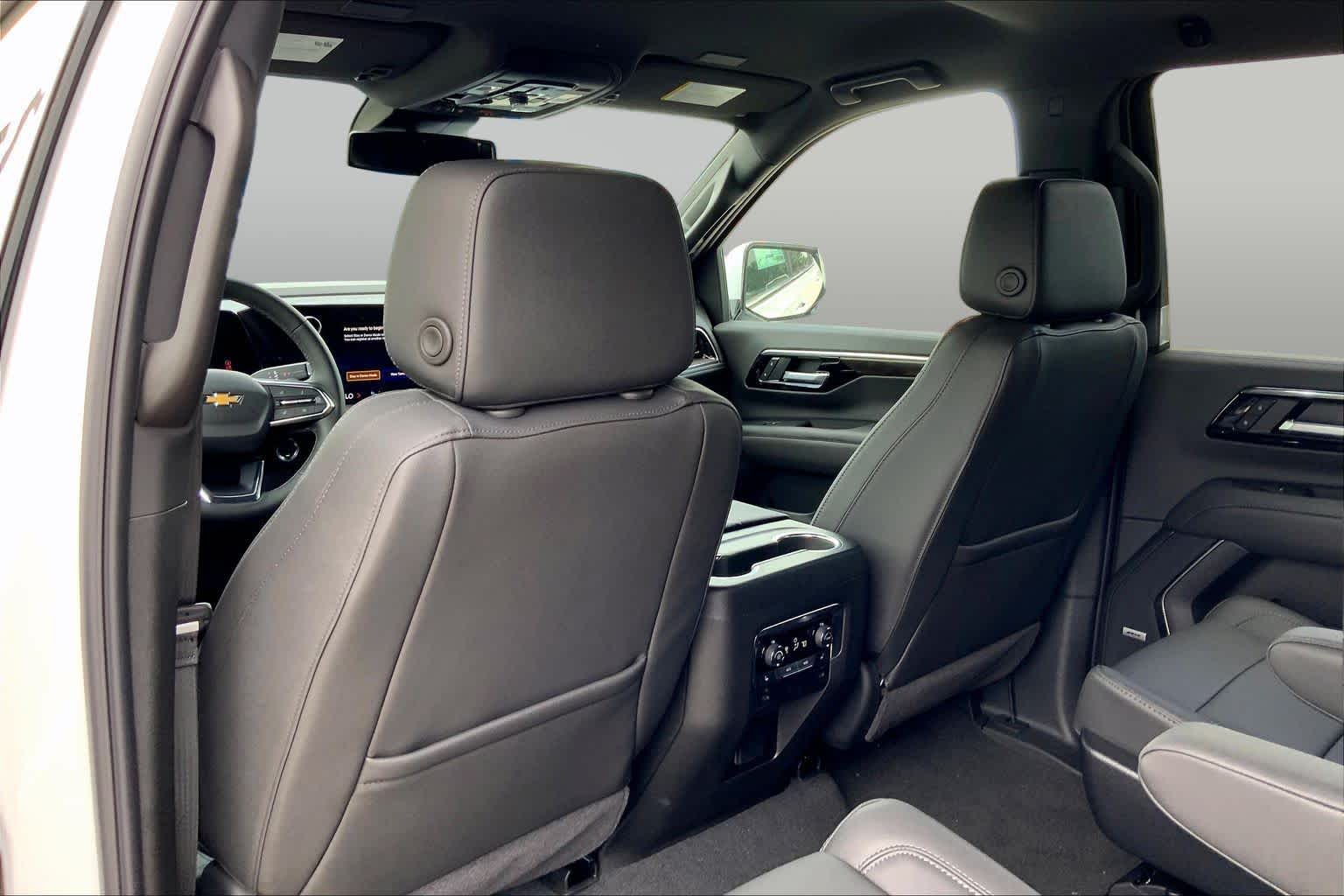 2026 Chevrolet Suburban LT - Photo 22