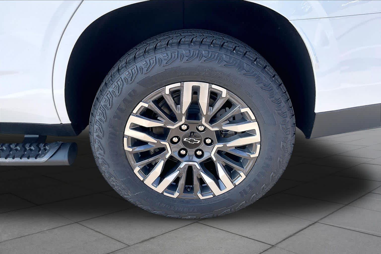 New 2026 Summit White Chevrolet Z71 image 12