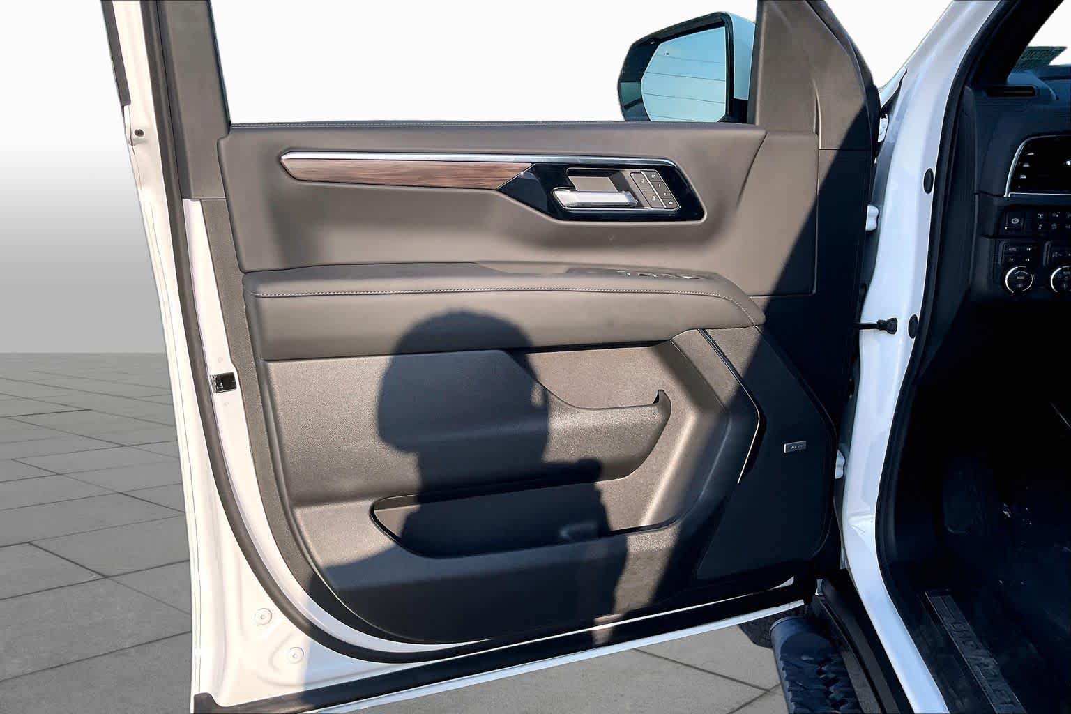 New 2026 Summit White Chevrolet Z71 image 11