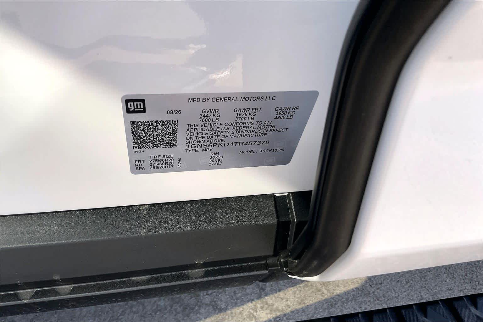 New 2026 Summit White Chevrolet Z71 image 21