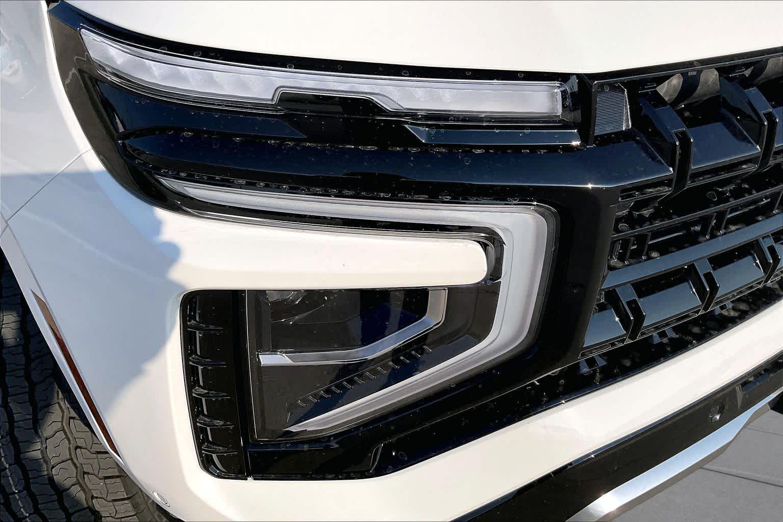 New 2026 Summit White Chevrolet Z71 image 13