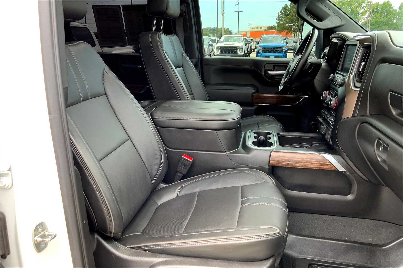 Used 2023 White Chevrolet High Country image 9