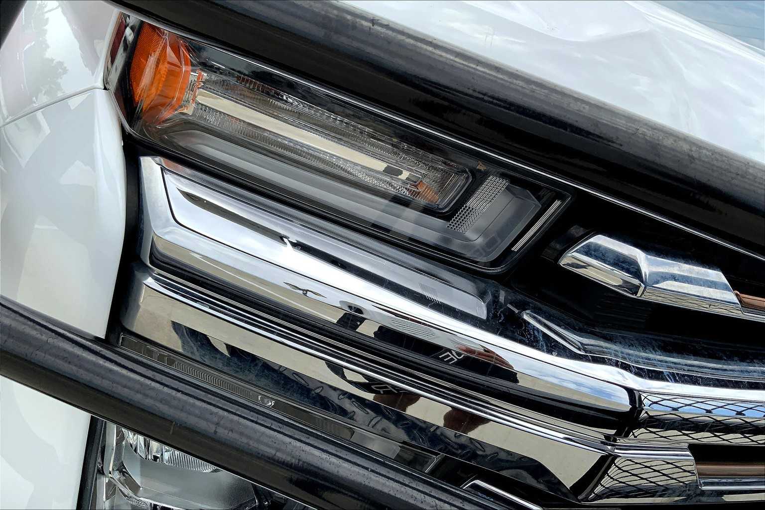 Used 2023 White Chevrolet High Country image 27