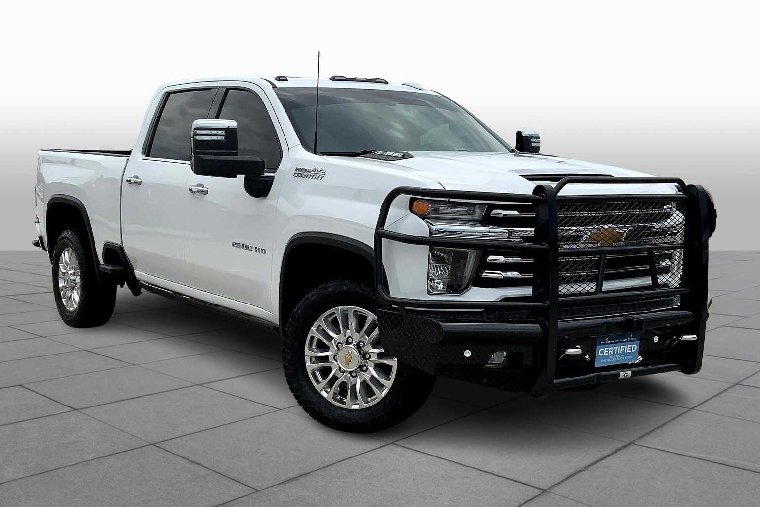 Used 2023 White Chevrolet High Country image 3