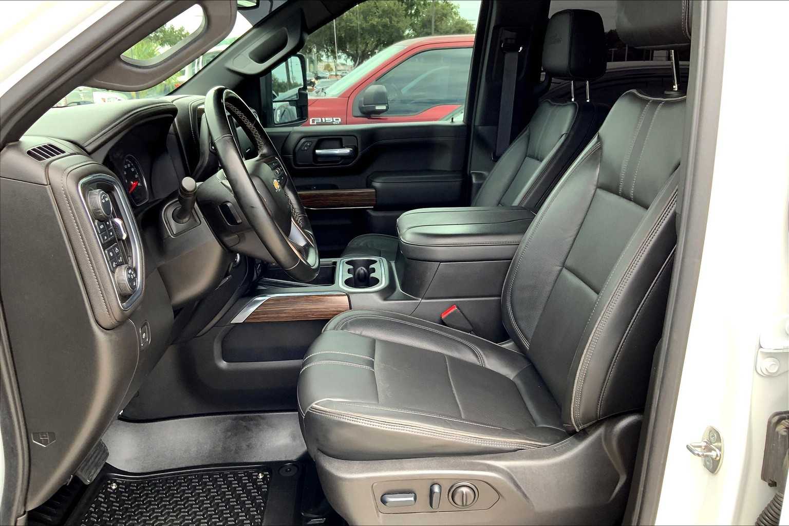 Used 2023 White Chevrolet High Country image 8