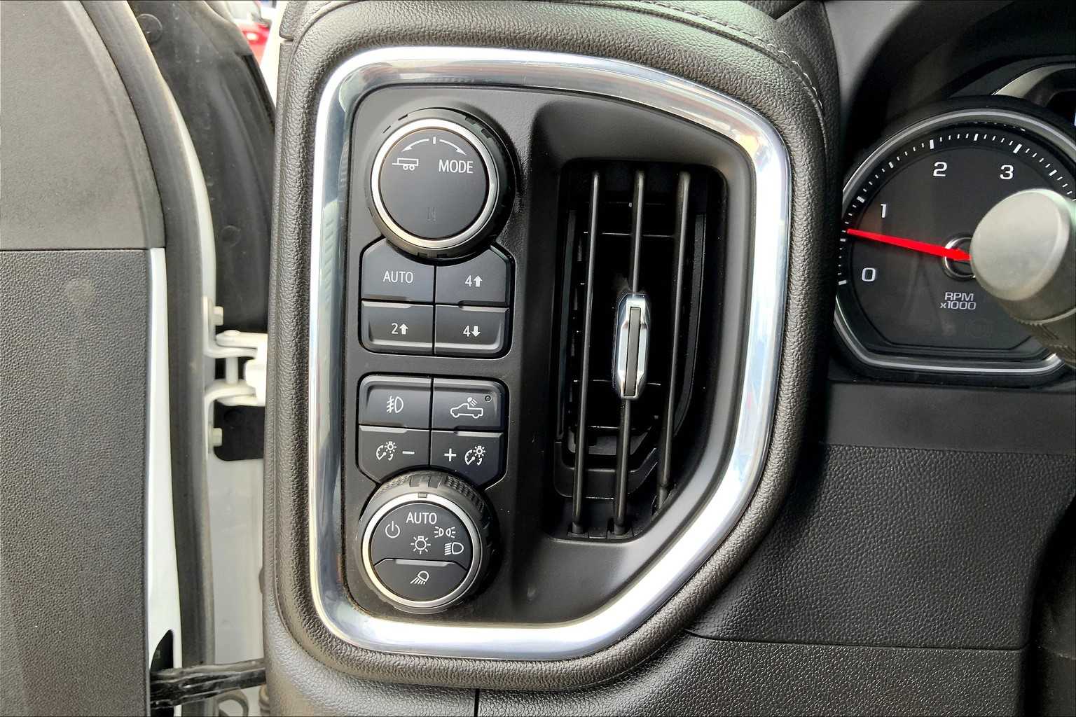 Used 2023 White Chevrolet High Country image 34