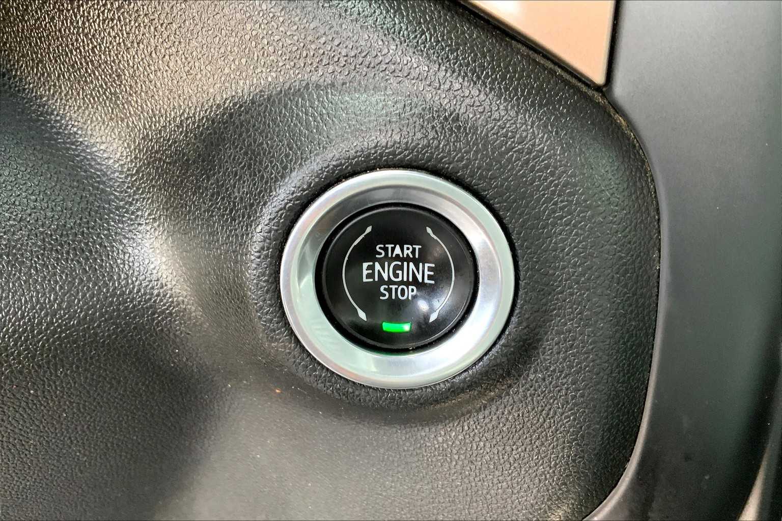 Used 2023 White Chevrolet High Country image 33