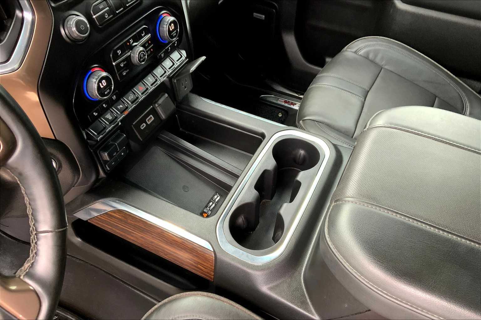 Used 2023 White Chevrolet High Country image 17