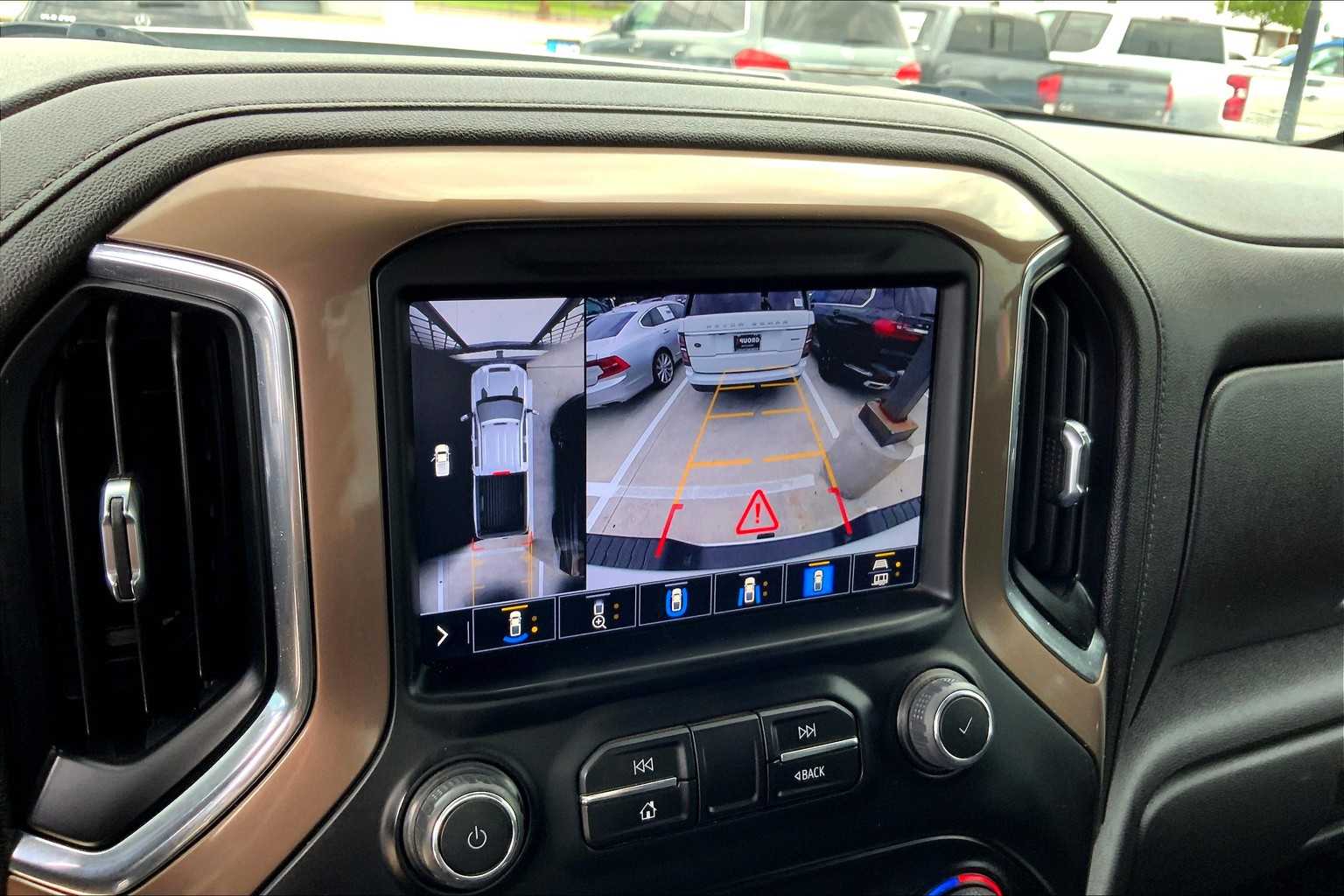 Used 2023 White Chevrolet High Country image 29