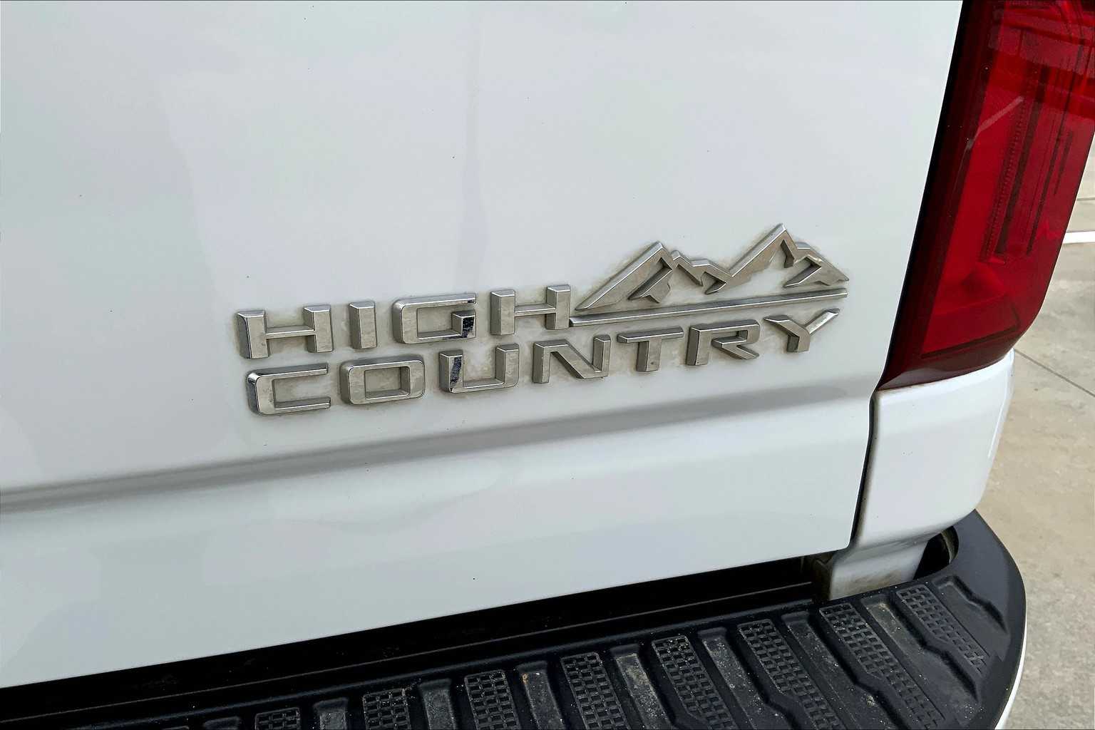 Used 2023 White Chevrolet High Country image 10