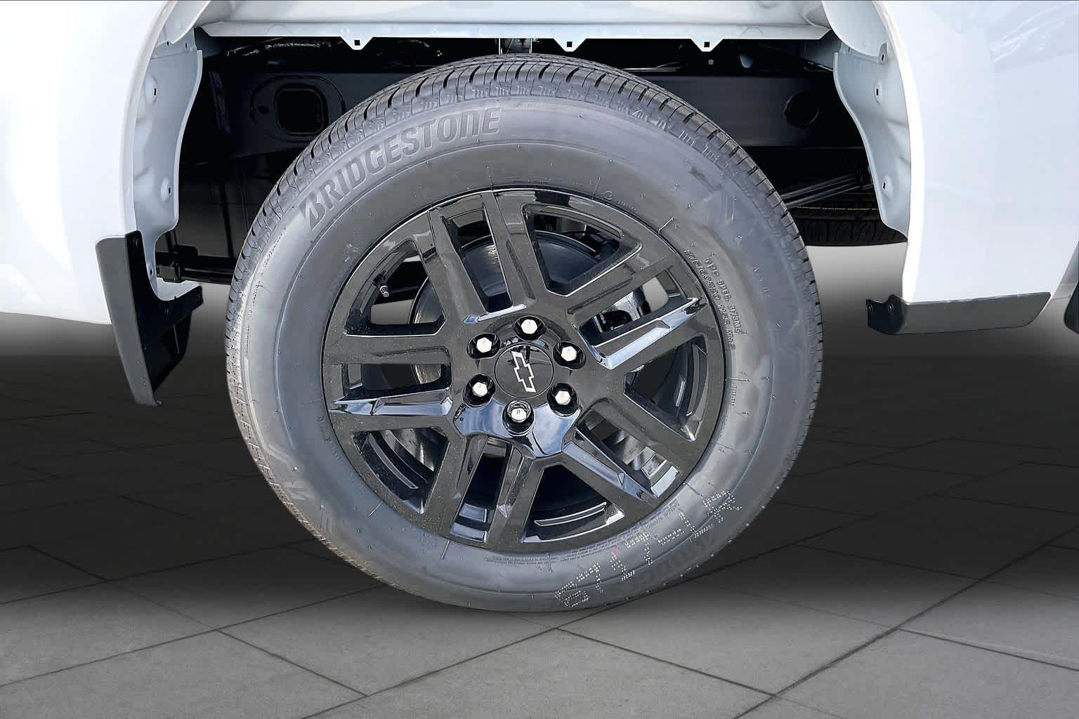 New 2026 Summit White Chevrolet RST image 12