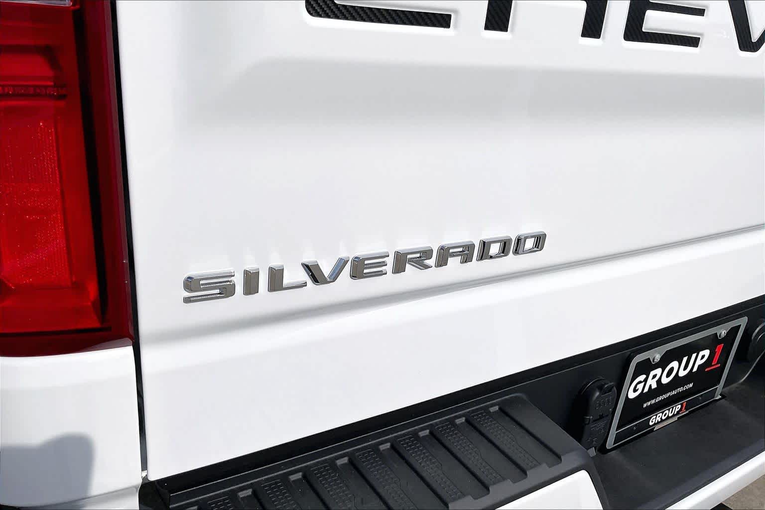 New 2026 Summit White Chevrolet RST image 15
