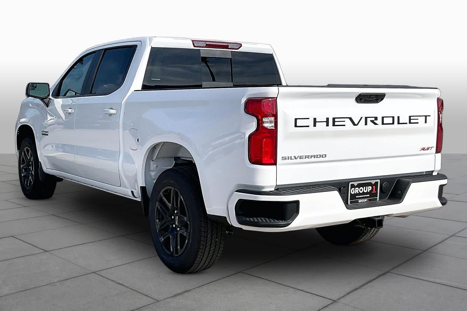 New 2026 Summit White Chevrolet RST image 4