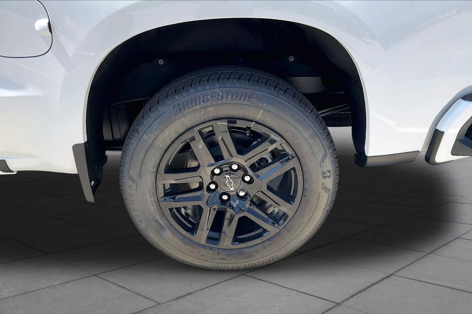 New 2026 Summit White Chevrolet Custom image 12