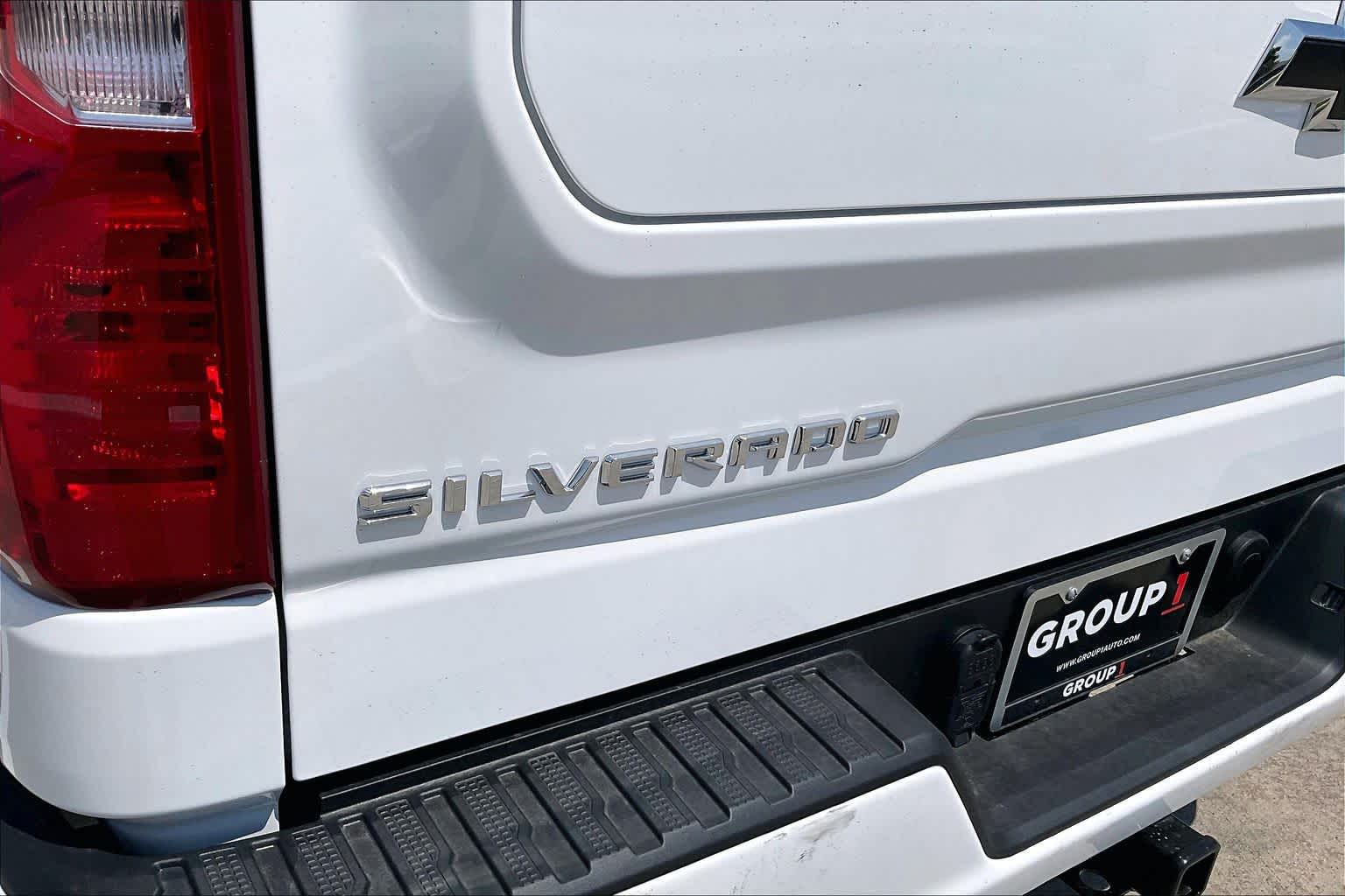 New 2026 Summit White Chevrolet Custom image 15