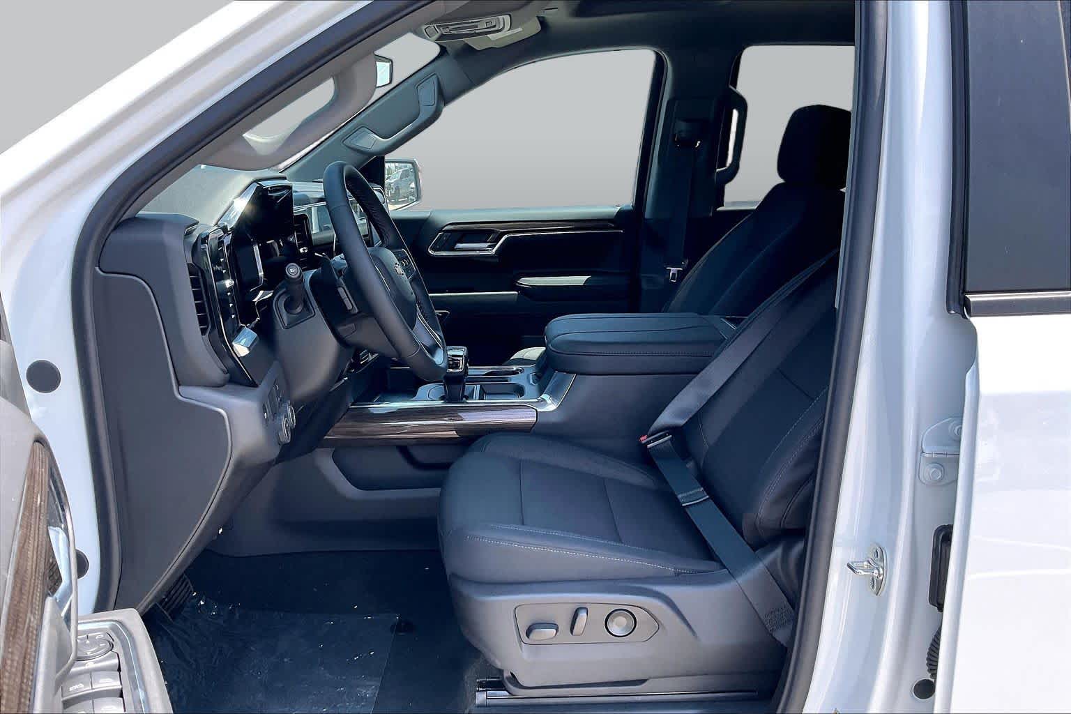 New 2026 Summit White Chevrolet LT image 10