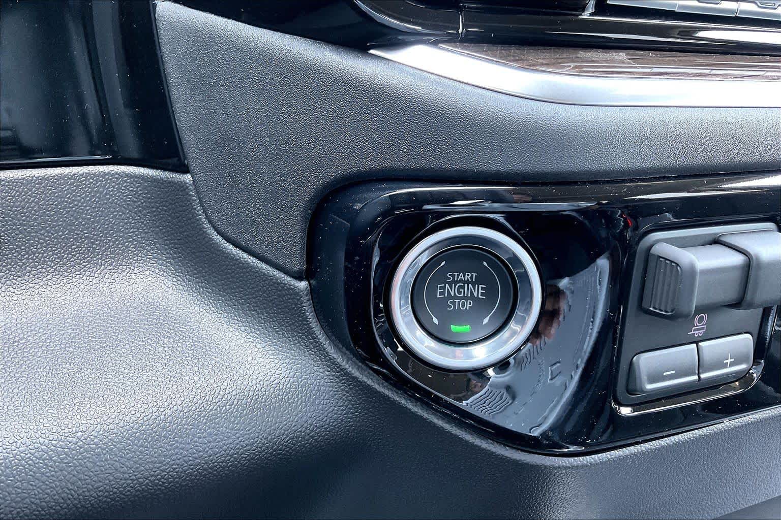 New 2026 Summit White Chevrolet LT image 20