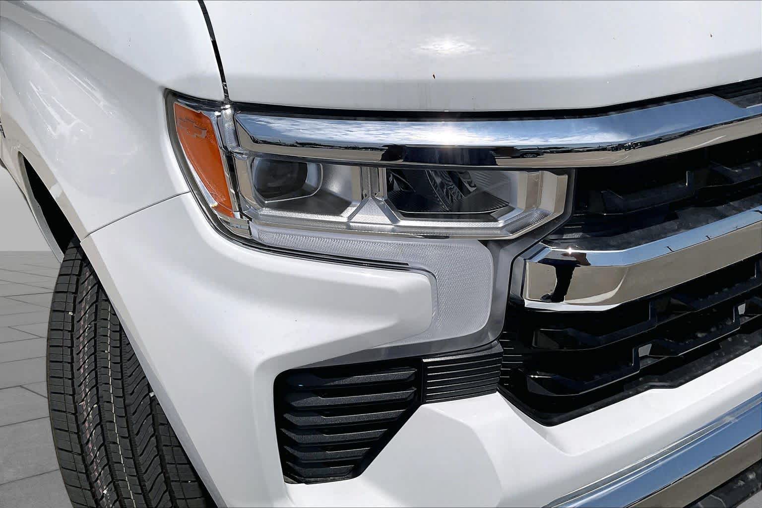 New 2026 Summit White Chevrolet LT image 13