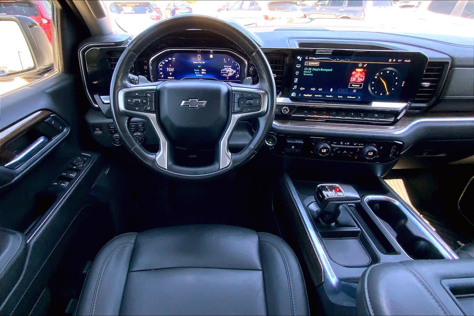 View vehicle photo 6