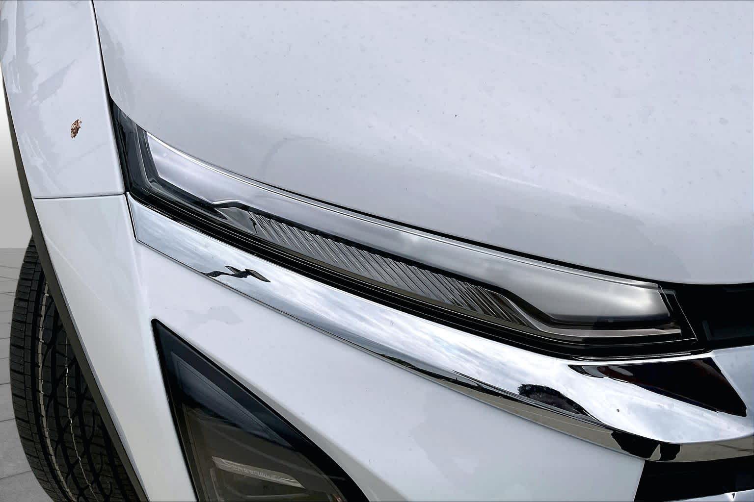 New 2027 Summit White Chevrolet LT image 13