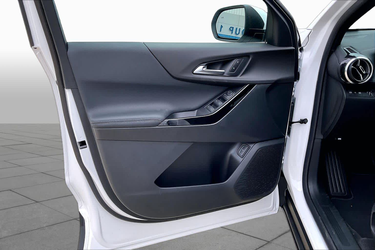 New 2027 Summit White Chevrolet LT image 11