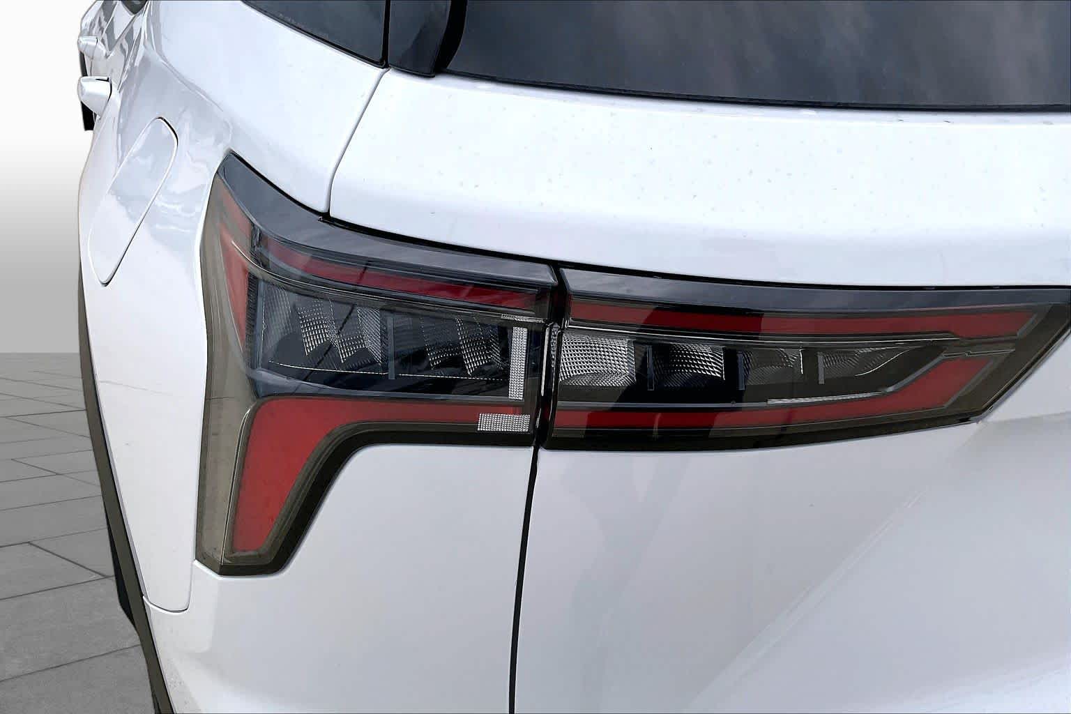 New 2027 Summit White Chevrolet LT image 14