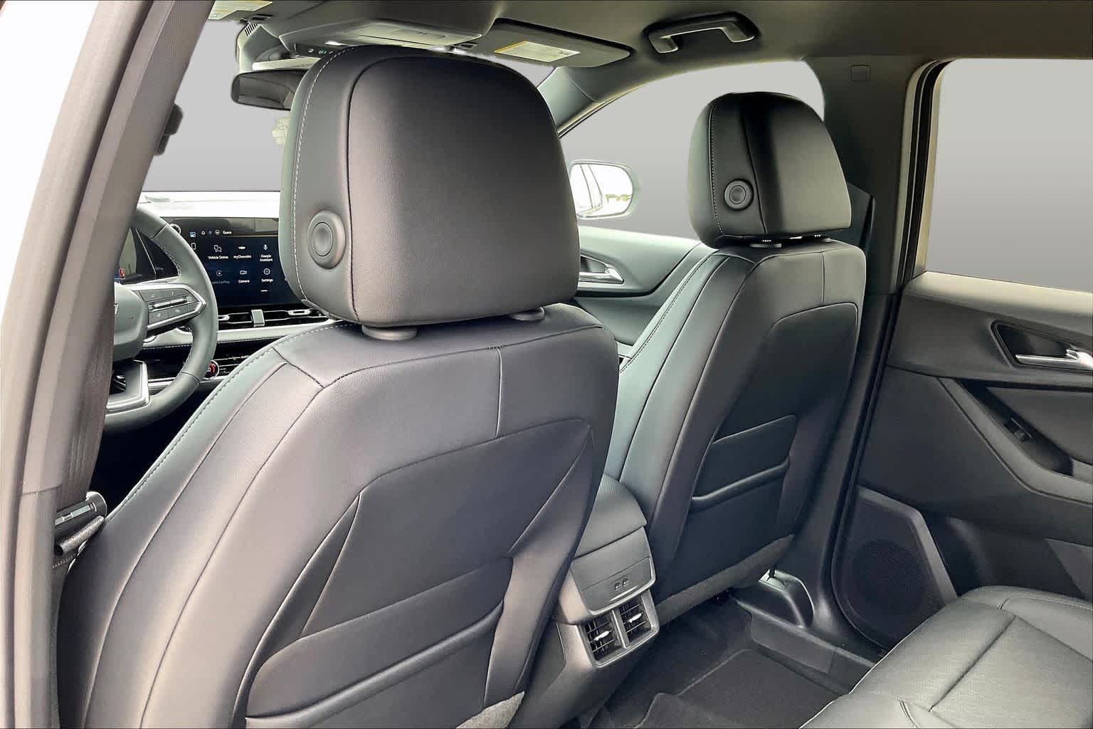 New 2027 Summit White Chevrolet LT image 22