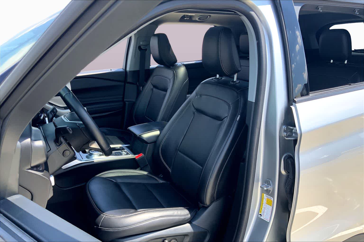 View vehicle photo 7