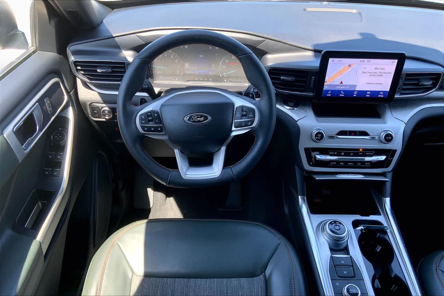 View vehicle photo 5