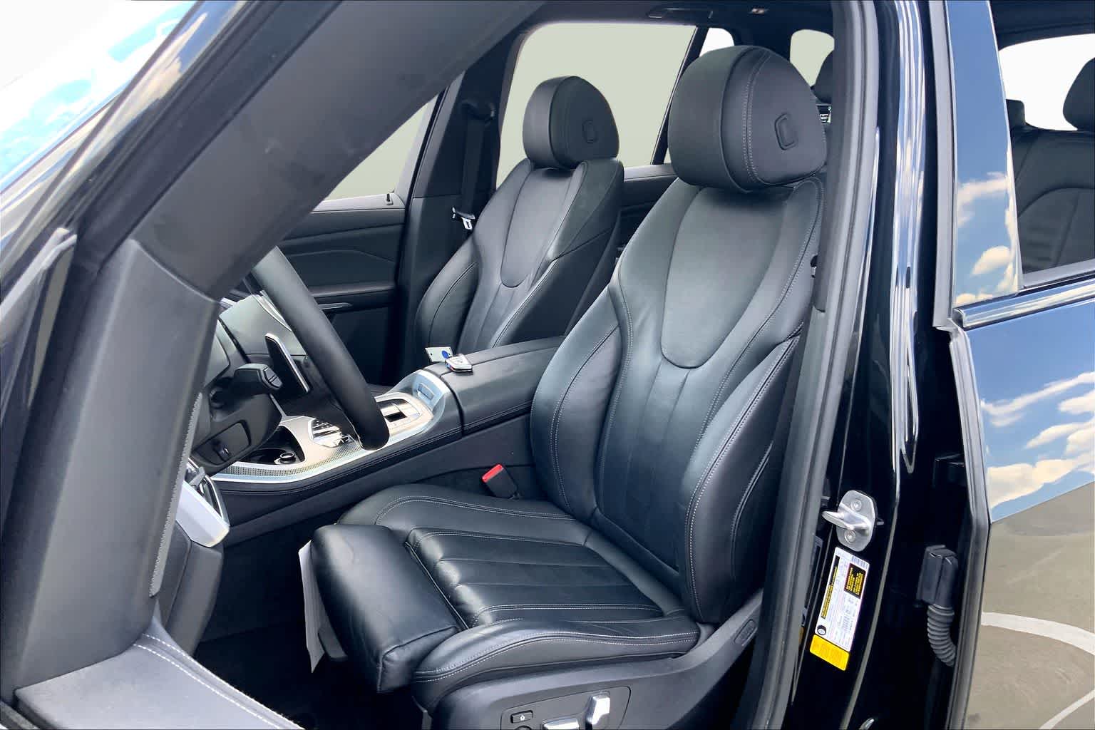 View vehicle photo 7