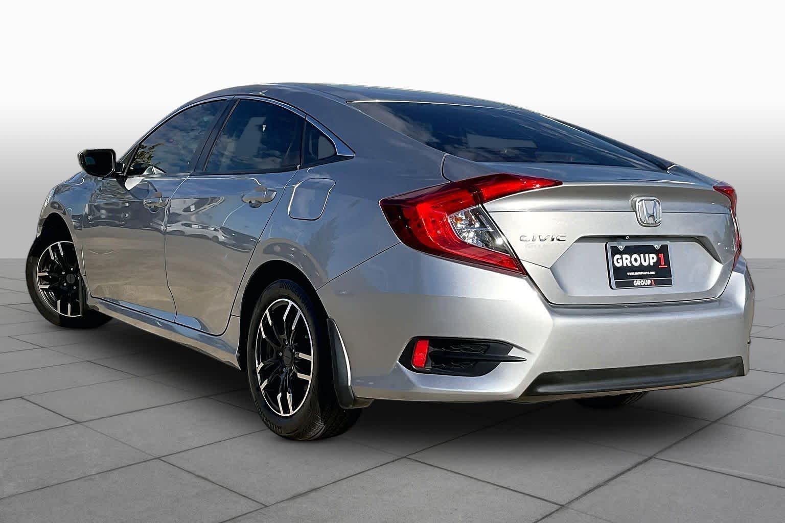 2017 Honda Civic Sedan photo 10 of 34
