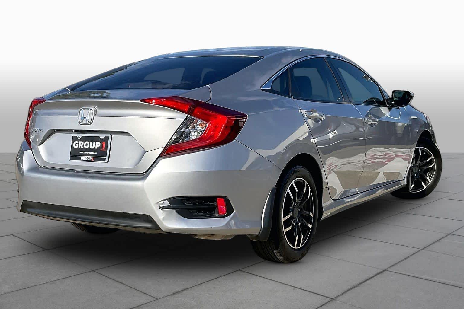 2017 Honda Civic Sedan photo 11 of 34
