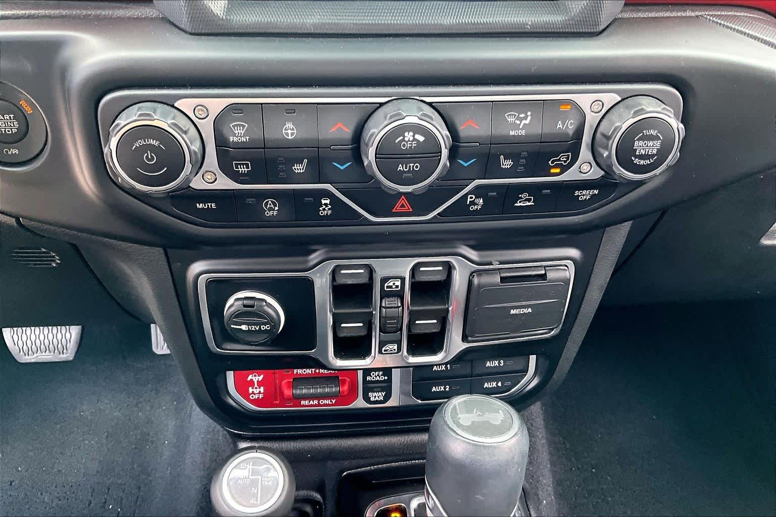 2023 Jeep Wrangler photo 33 of 35