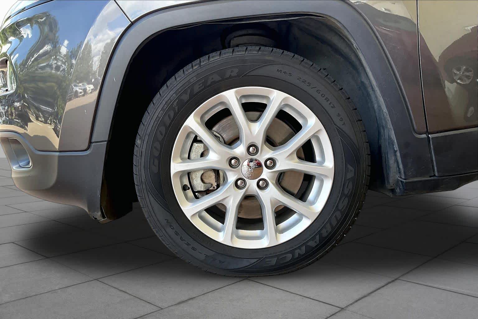2015 Jeep Cherokee Latitude Granite Crystal Metallic Clearcoat at Texan GMC Buick