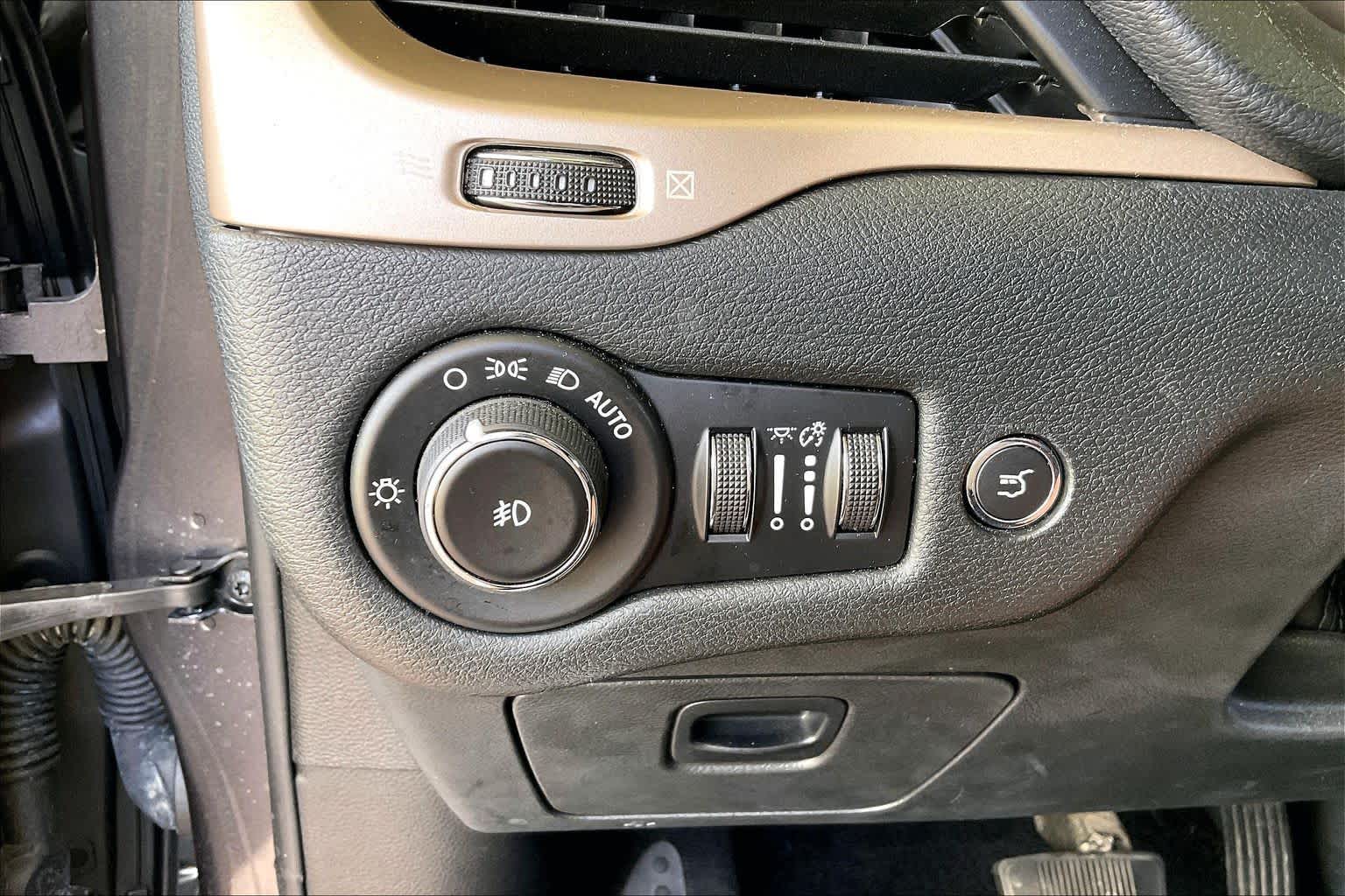 2015 Jeep Cherokee Latitude Granite Crystal Metallic Clearcoat at Texan GMC Buick